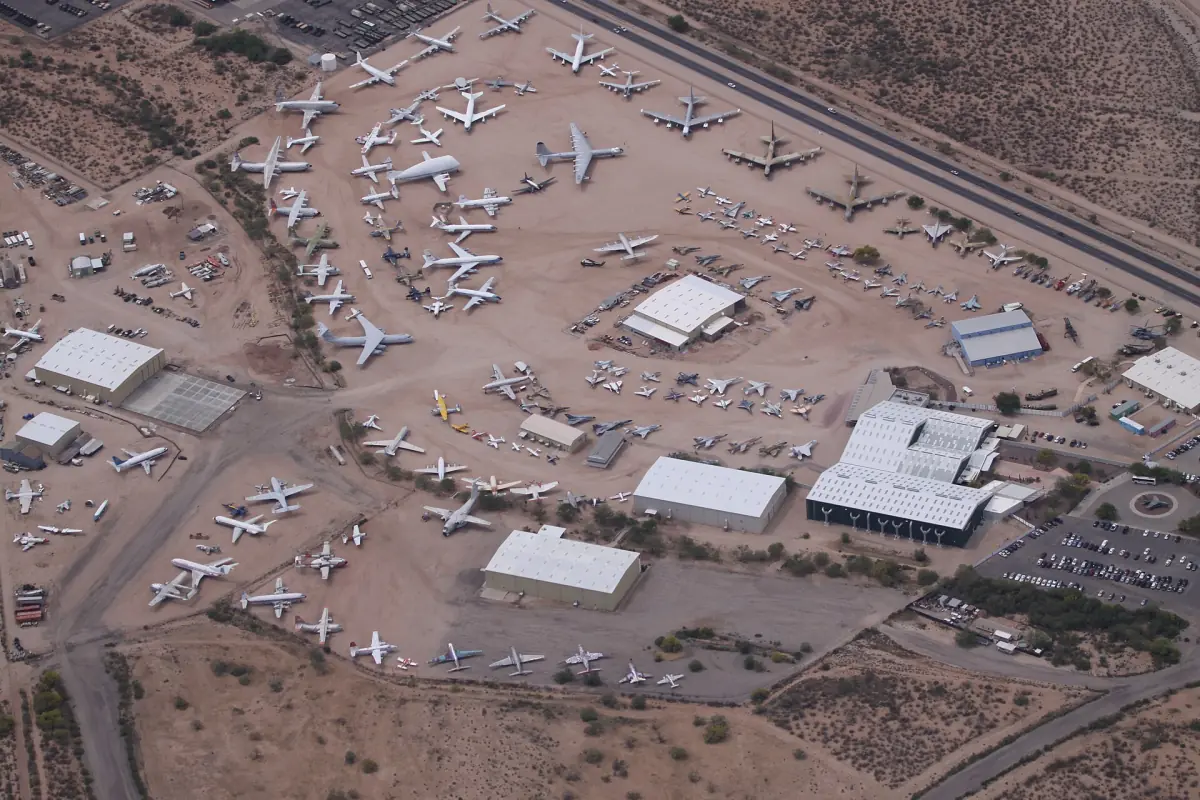 Luftbild der abgestellten Flugzeuge im Pima Air & Space Museum